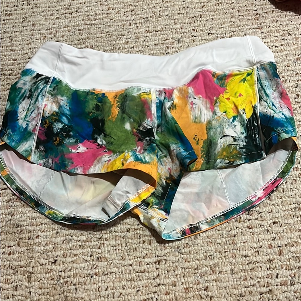 Lululemon multicolor pattern speed up 2.5 inch shorts